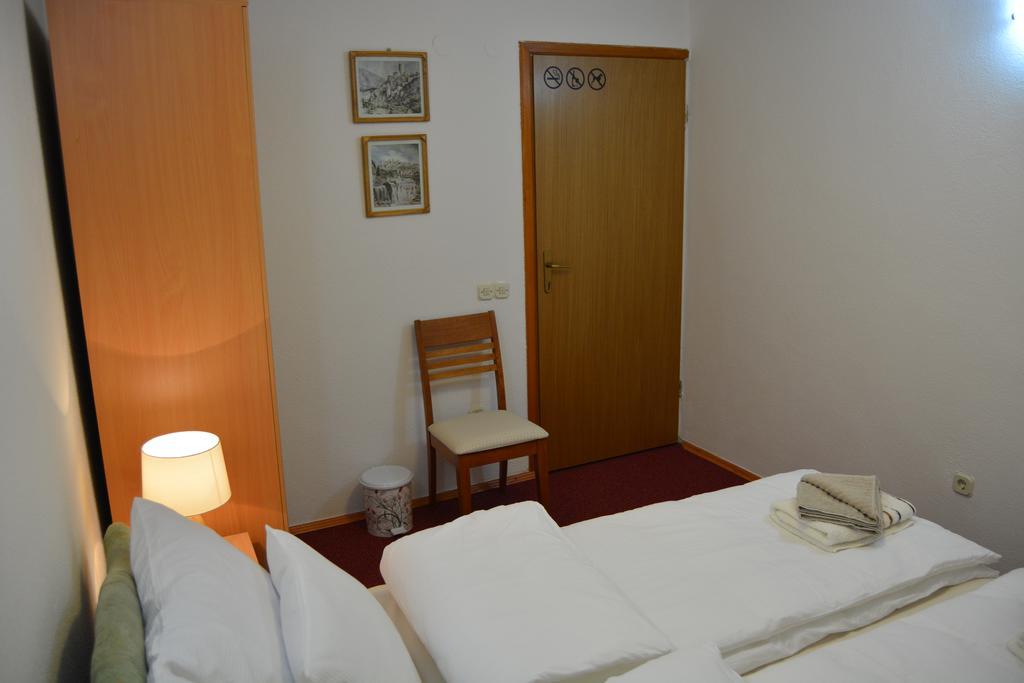 Hostel Denal Sarajevo Rum bild