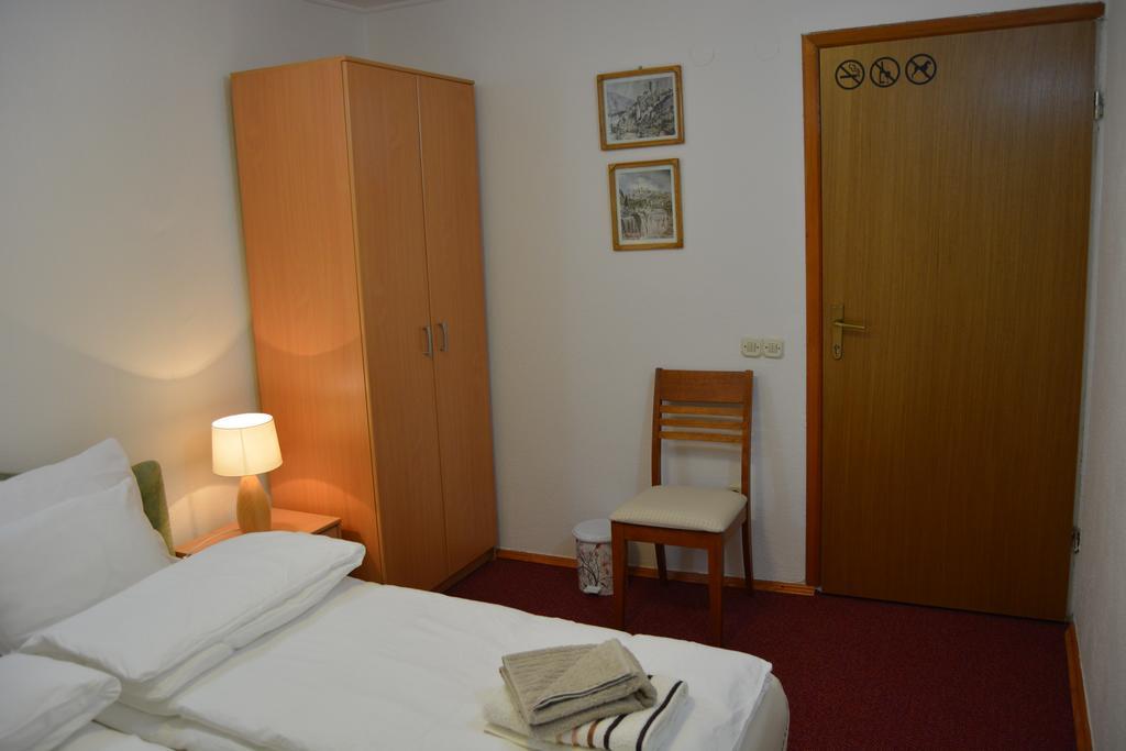 Hostel Denal Sarajevo Rum bild
