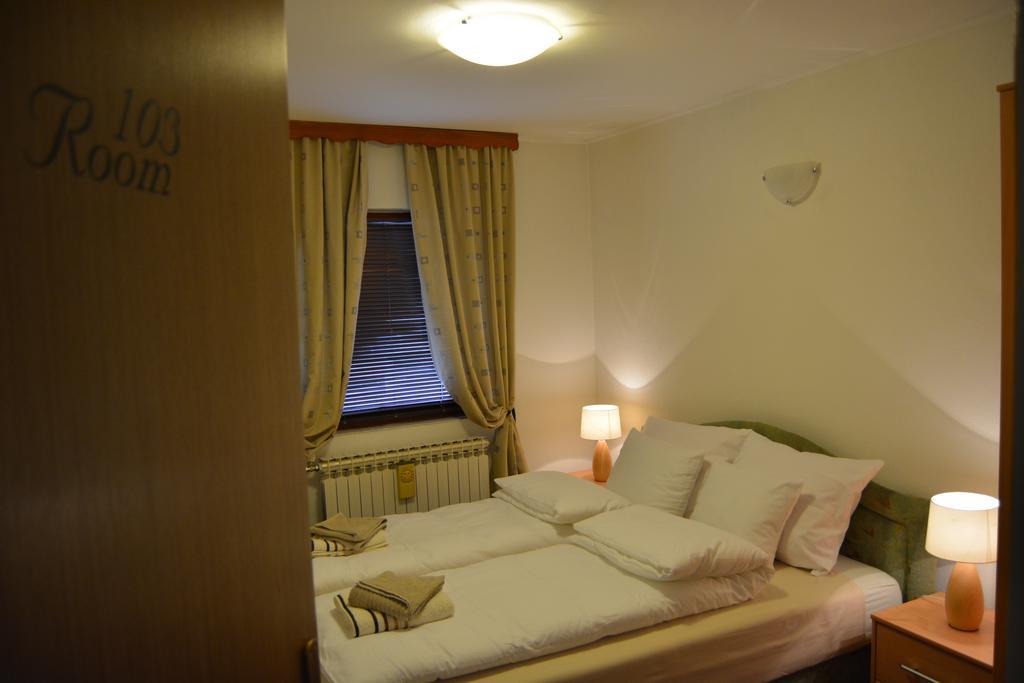 Hostel Denal Sarajevo Rum bild